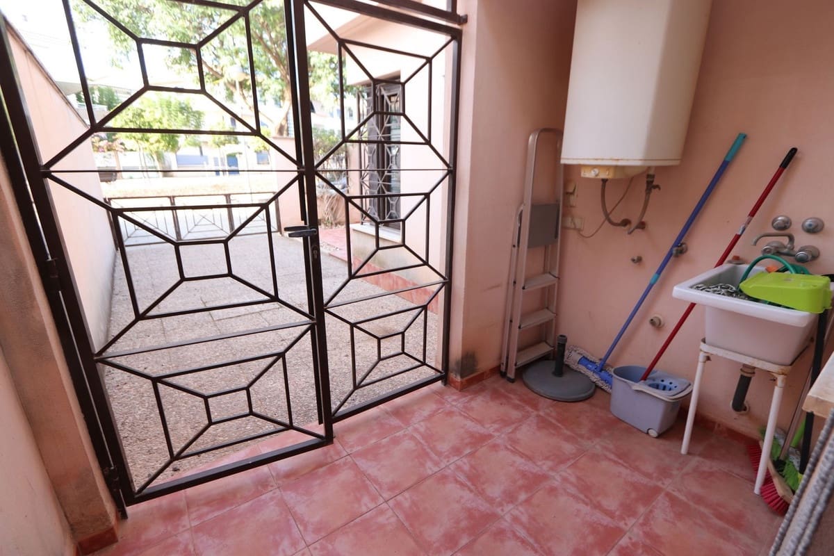 3 bedroom Semi-detached Villa for sale in San Cayetano with pool garage - € 165,000 (Ref: 9390491)