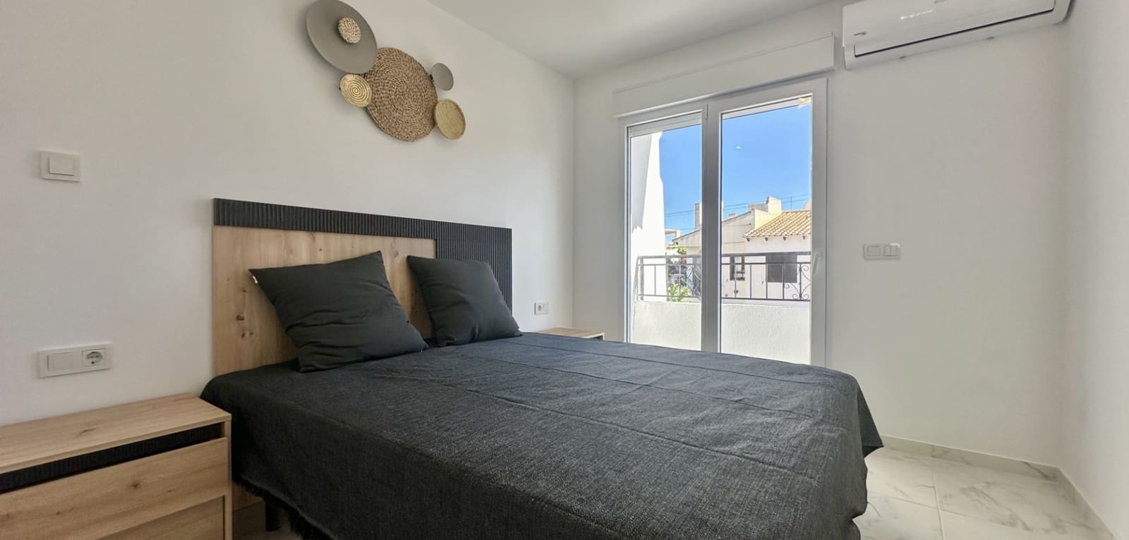 3 soverom Hus til salgs i Torrevieja med svømmebasseng - € 229 000 (Ref: 9393301)