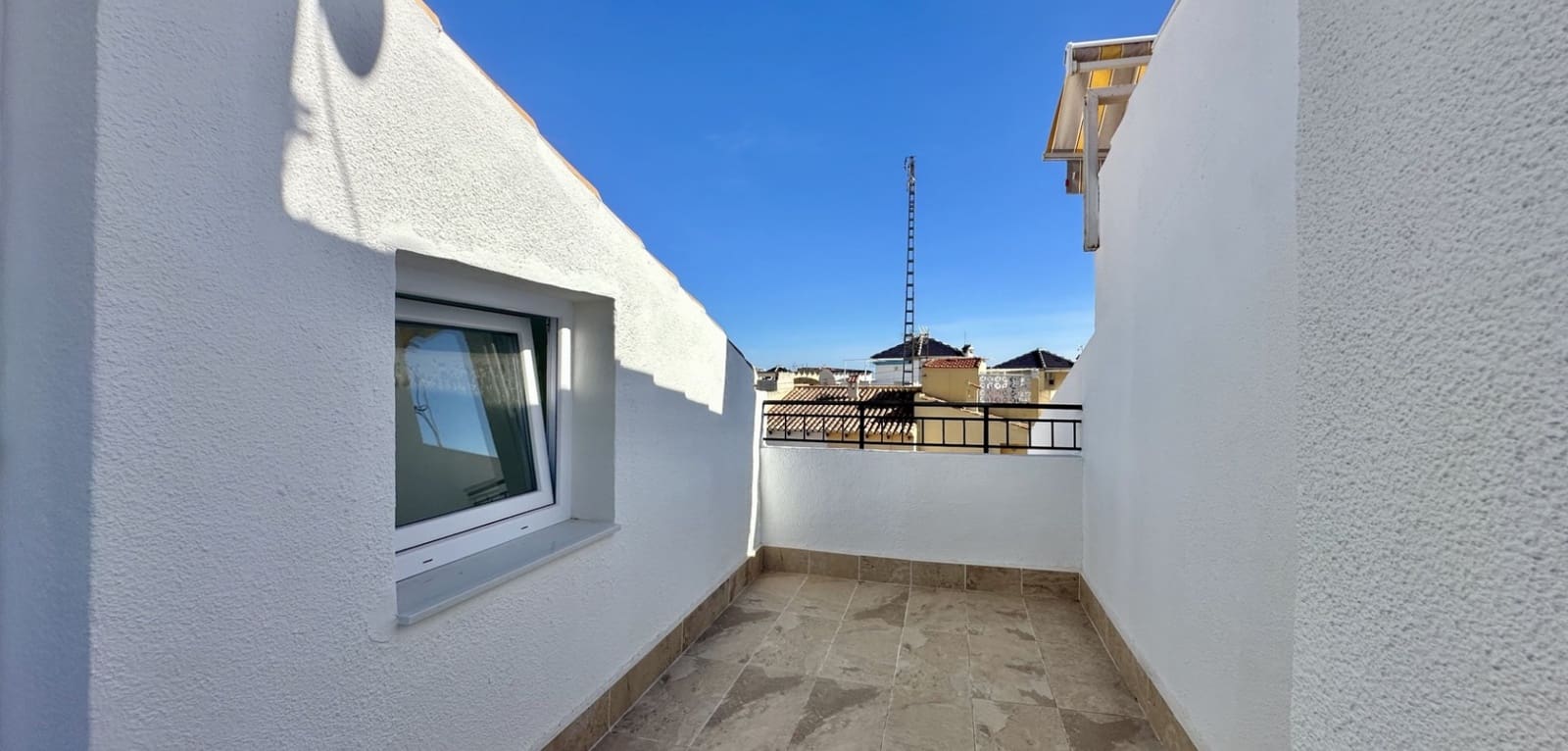3 soverom Hus til salgs i Torrevieja med svømmebasseng - € 229 000 (Ref: 9393301)