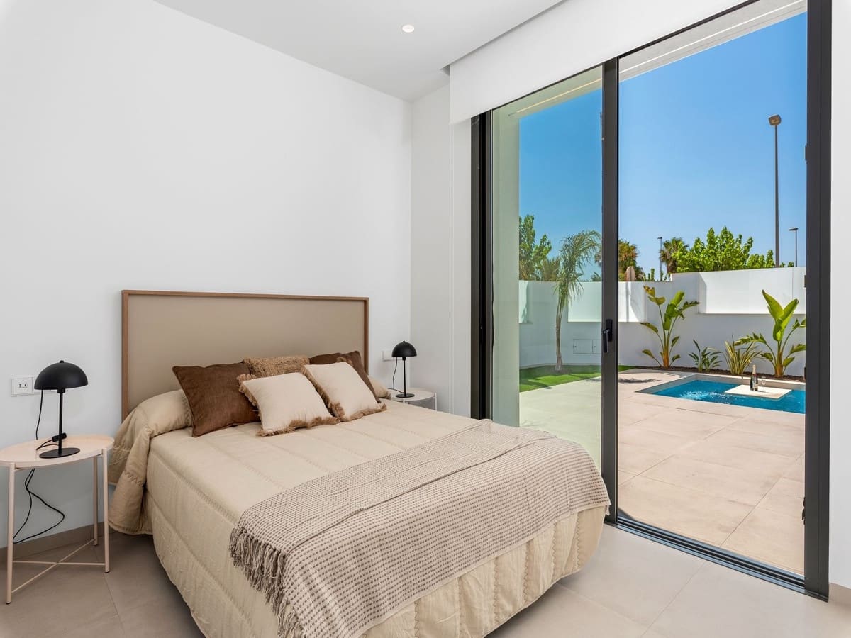 3 slaapkamer Villa te koop in Los Alcazares met zwembad garage - € 499.900 (Ref: 9395879)