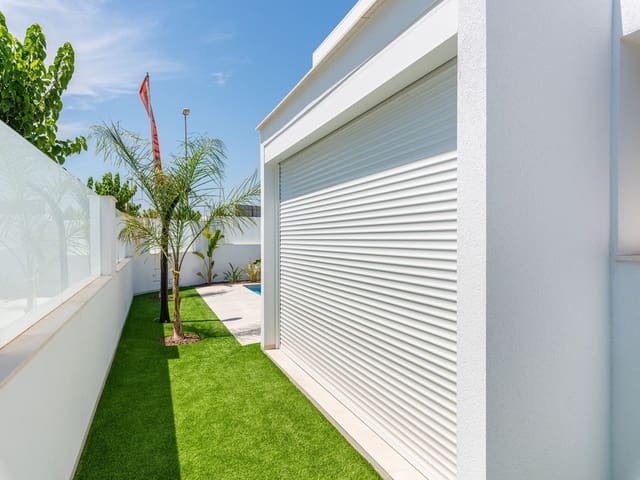 3 soveværelse Villa til salg i Los Alcázares med swimmingpool garage - € 499.900 (Ref: 9395879)
