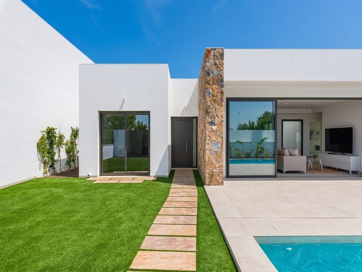 3 bedroom Villa for sale in Los Alcazares with pool - € 499,900 (Ref: 9395879)