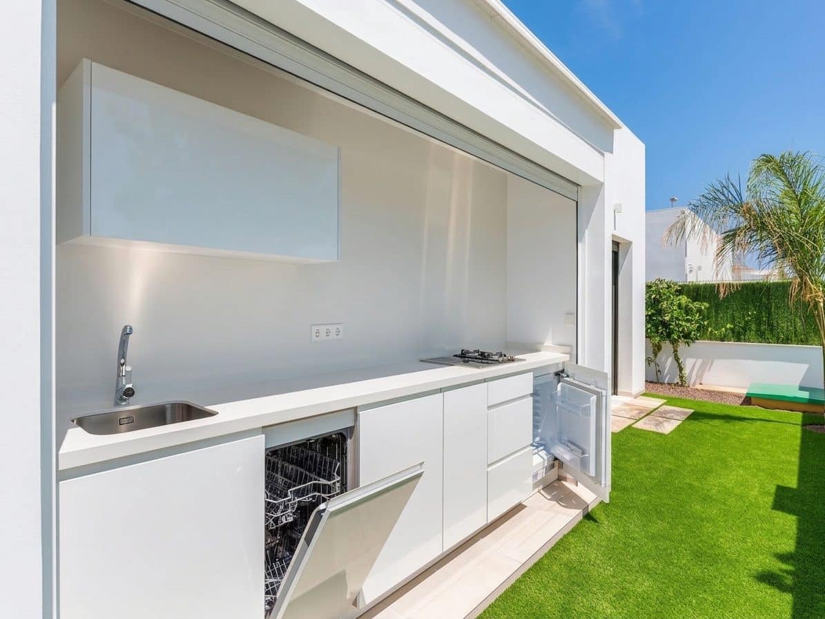 3 bedroom Villa for sale in Los Alcazares with pool - € 499,900 (Ref: 9395879)