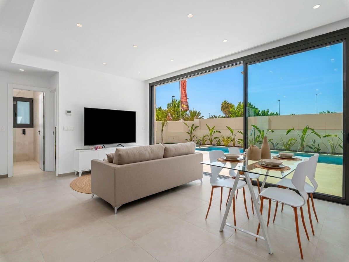 3 bedroom Villa for sale in Los Alcazares with pool - € 499,900 (Ref: 9395879)
