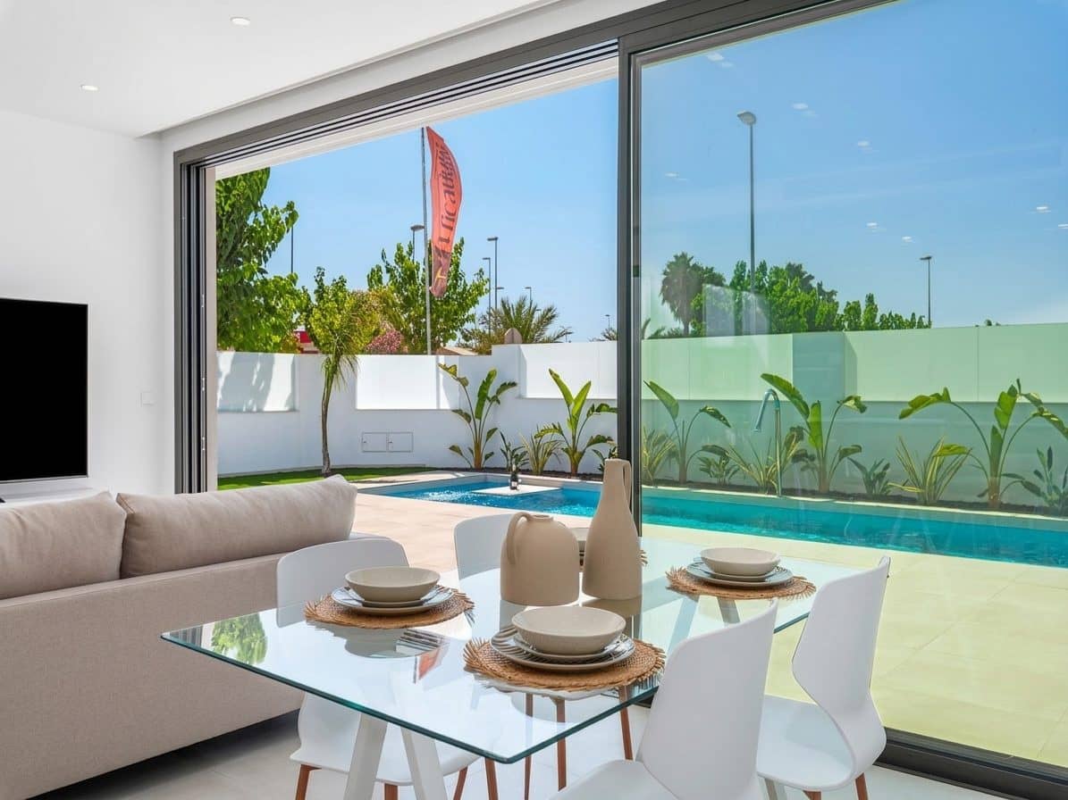 3 bedroom Villa for sale in Los Alcazares with pool - € 499,900 (Ref: 9395879)