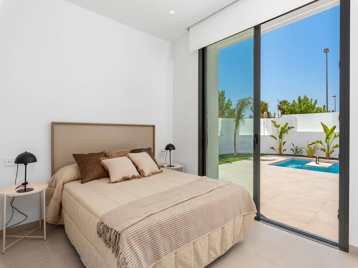 3 bedroom Villa for sale in Los Alcazares with pool - € 499,900 (Ref: 9395879)