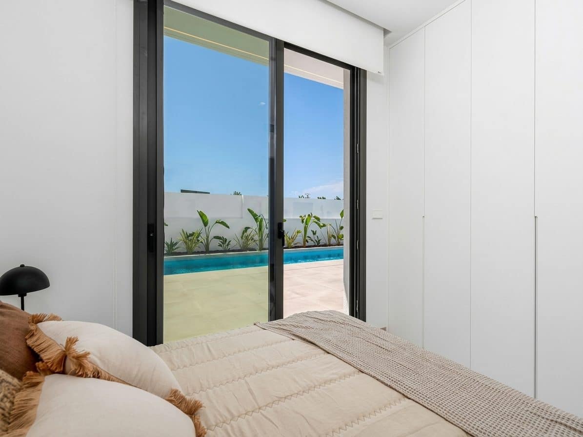 3 bedroom Villa for sale in Los Alcazares with pool - € 499,900 (Ref: 9395879)