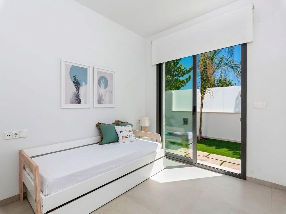 3 bedroom Villa for sale in Los Alcazares with pool - € 499,900 (Ref: 9395879)
