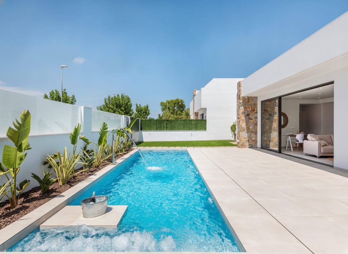 3 bedroom Villa for sale in Los Alcazares with pool - € 499,900 (Ref: 9395879)