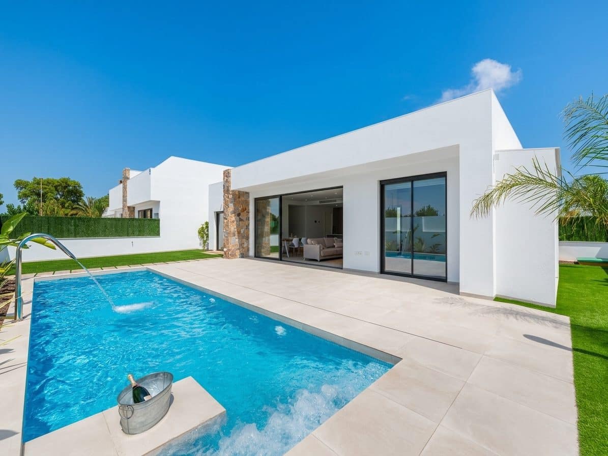 3 bedroom Villa for sale in Los Alcazares with pool - € 499,900 (Ref: 9395879)
