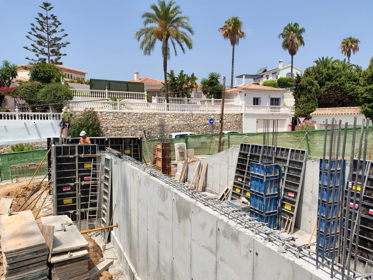 4 bedroom Villa for sale in Mijas Costa with pool - € 1,675,000 (Ref: 9398327)