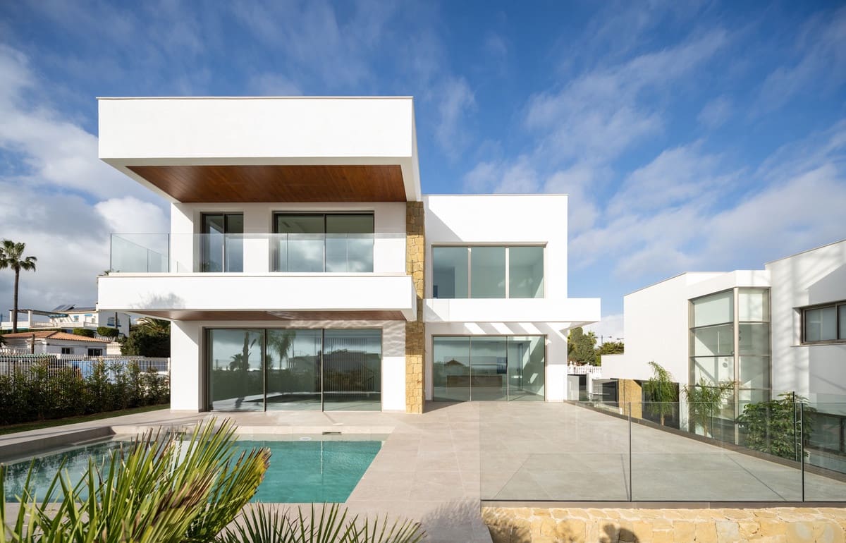 4 sovrum Villa till salu i Mijas Costa med pool - 1 765 000 € (Ref: 9398327)