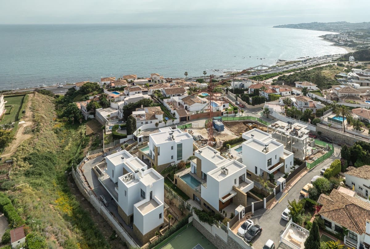 4 sovrum Villa till salu i Mijas Costa med pool - 1 765 000 € (Ref: 9398327)