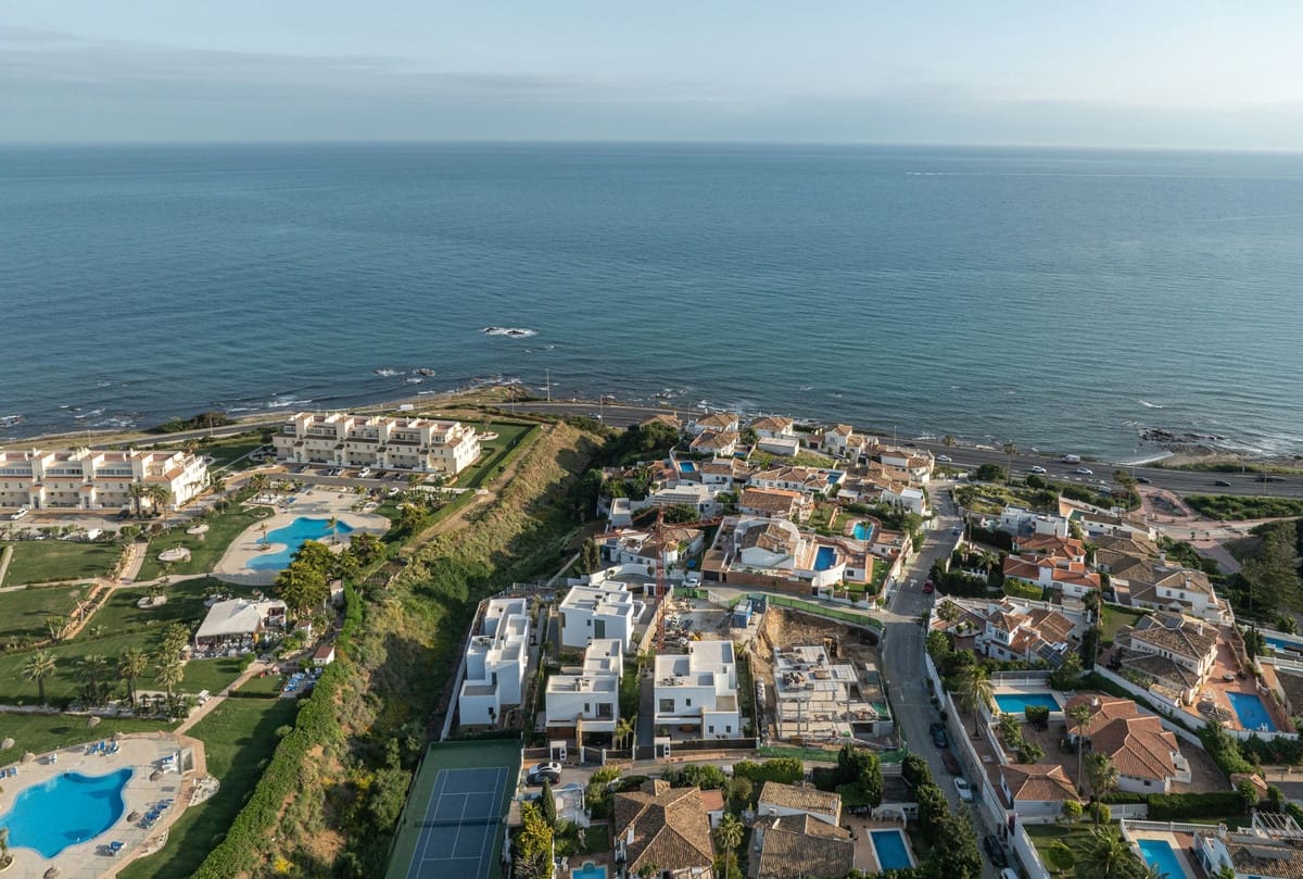 4 sovrum Villa till salu i Mijas Costa med pool - 1 765 000 € (Ref: 9398327)
