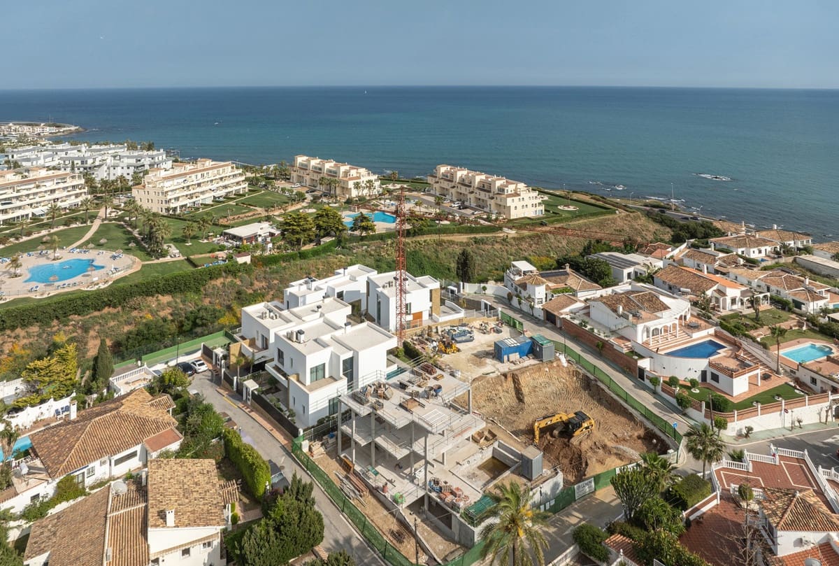 4 sovrum Villa till salu i Mijas Costa med pool - 1 765 000 € (Ref: 9398327)