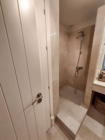 Apartamento de 2 habitaciones en La Duquesa / Puerto de la Duquesa, Manilva en venta - 345.000 € (Ref: 9398343)