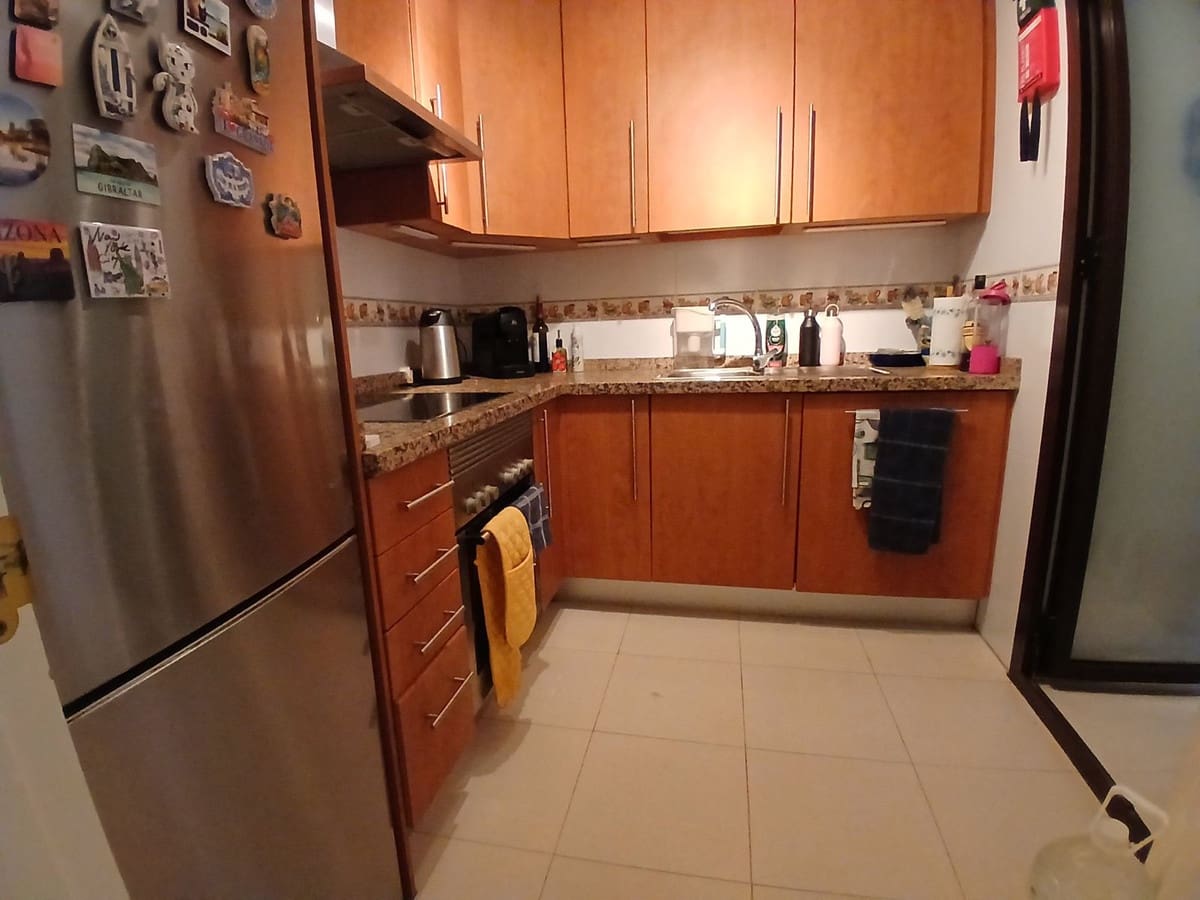 Apartamento de 2 habitaciones en La Duquesa / Puerto de la Duquesa en venta con piscina - 310.000 € (Ref: 9400744)