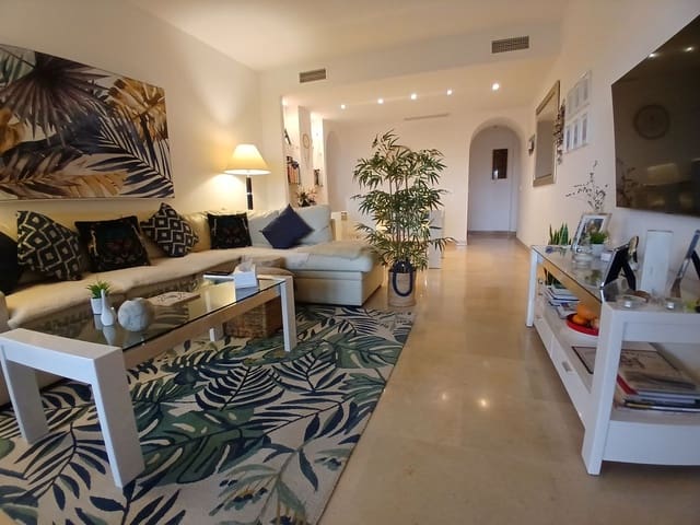 Apartamento de 2 habitaciones en La Duquesa / Puerto de la Duquesa, Manilva en venta con piscina - 310.000 € (Ref: 9400744)