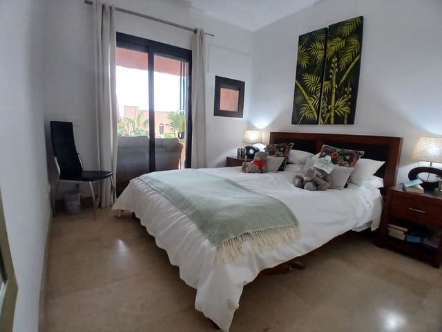 Apartamento de 2 habitaciones en La Duquesa / Puerto de la Duquesa, Manilva en venta con piscina - 310.000 € (Ref: 9400744)