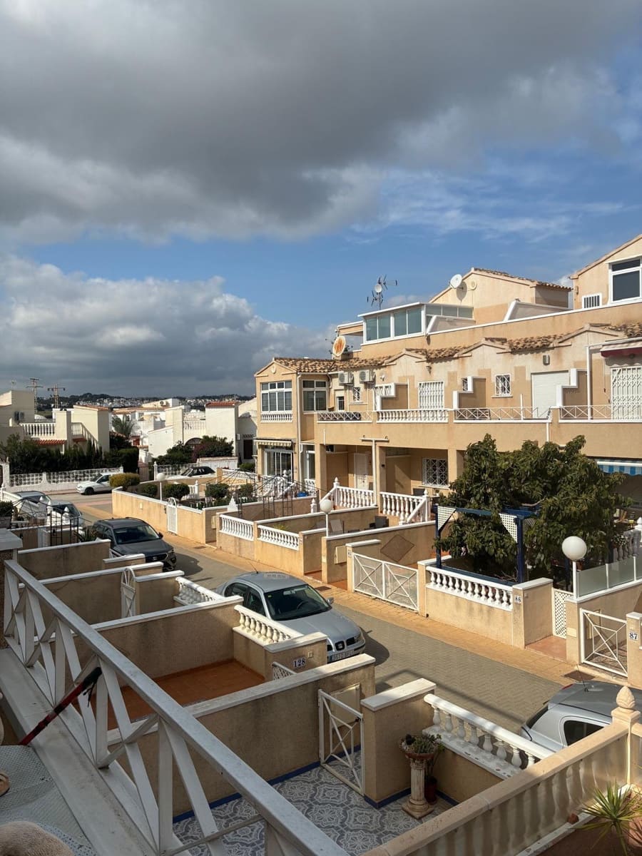 Bungalow de 2 habitaciones en Orihuela Costa en venta con piscina - 179.000 € (Ref: 9400759)