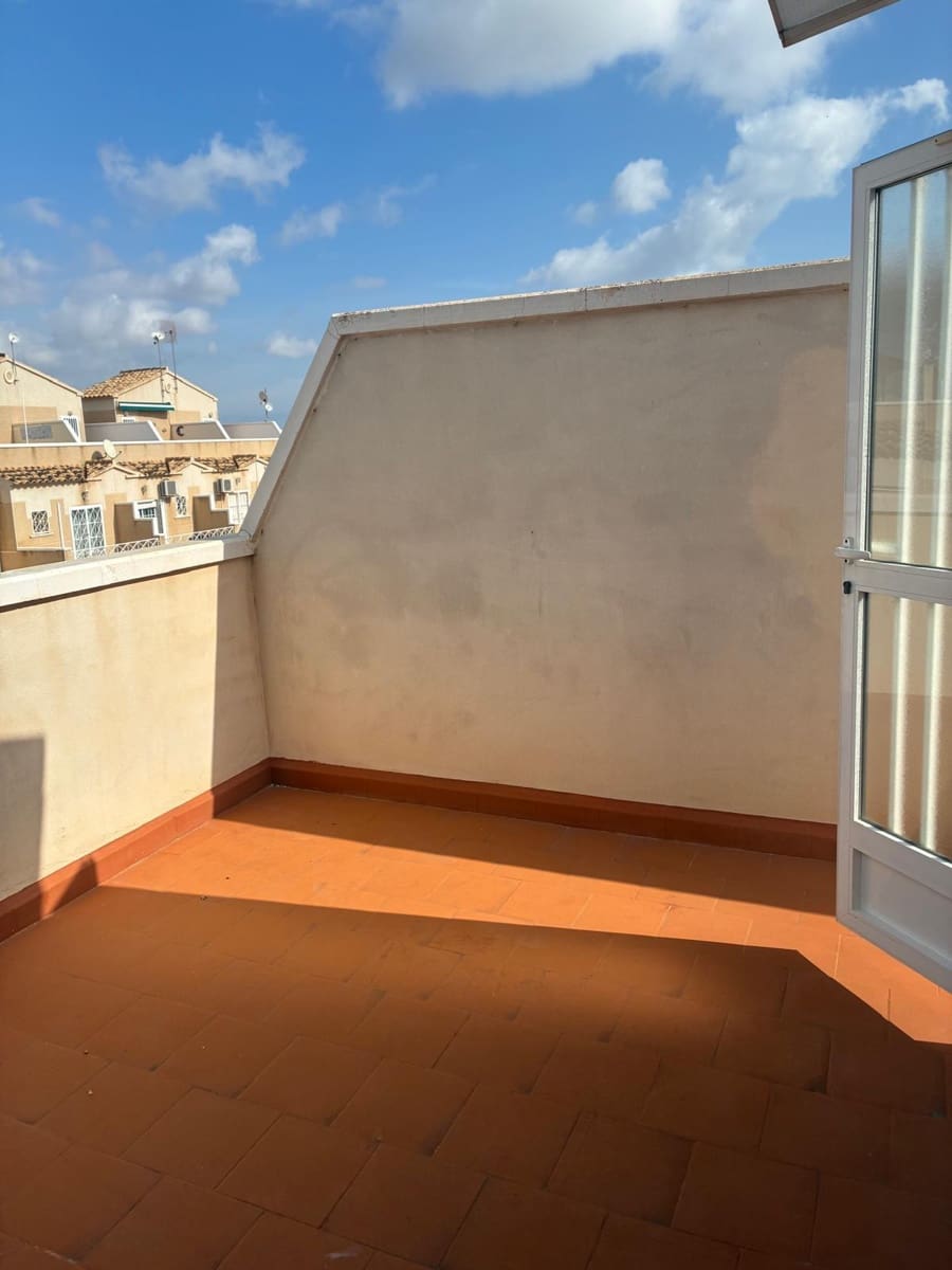 Bungalow de 2 habitaciones en Orihuela Costa en venta con piscina - 179.000 € (Ref: 9400759)