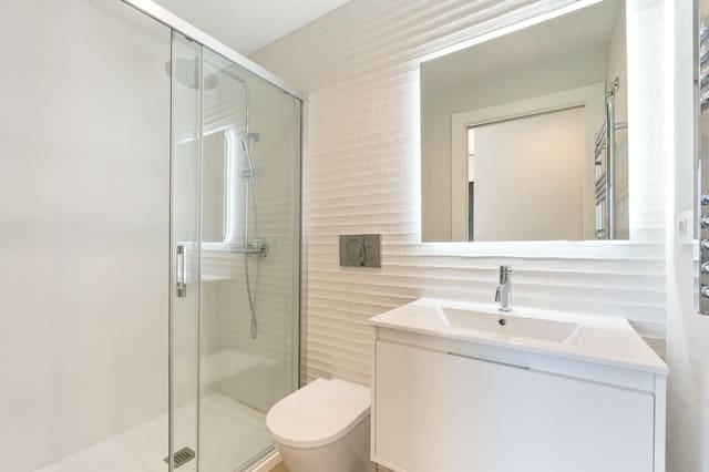 Apartamento de 2 habitaciones en Las Piscinas Naturales, Torrevieja en venta - 259.000 € (Ref: 9406477)