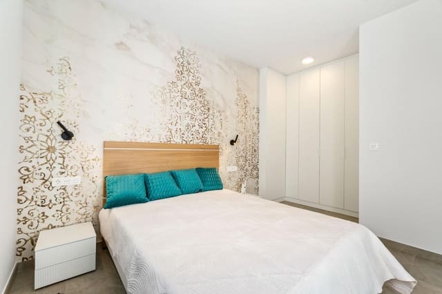 Apartamento de 2 habitaciones en Las Piscinas Naturales, Torrevieja en venta - 259.000 € (Ref: 9406477)