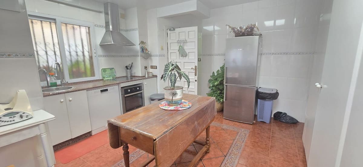 6 bedroom Townhouse for sale in El Algar with pool garage - € 269,900 (Ref: 9406484)