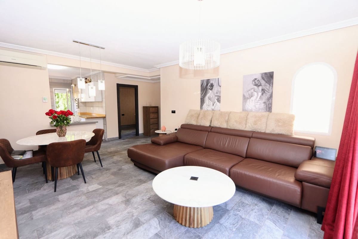 3 makuuhuone Huvila myytävänä paikassa Orihuela Costa mukana uima-altaan - 349 950 € (Ref: 9406486)