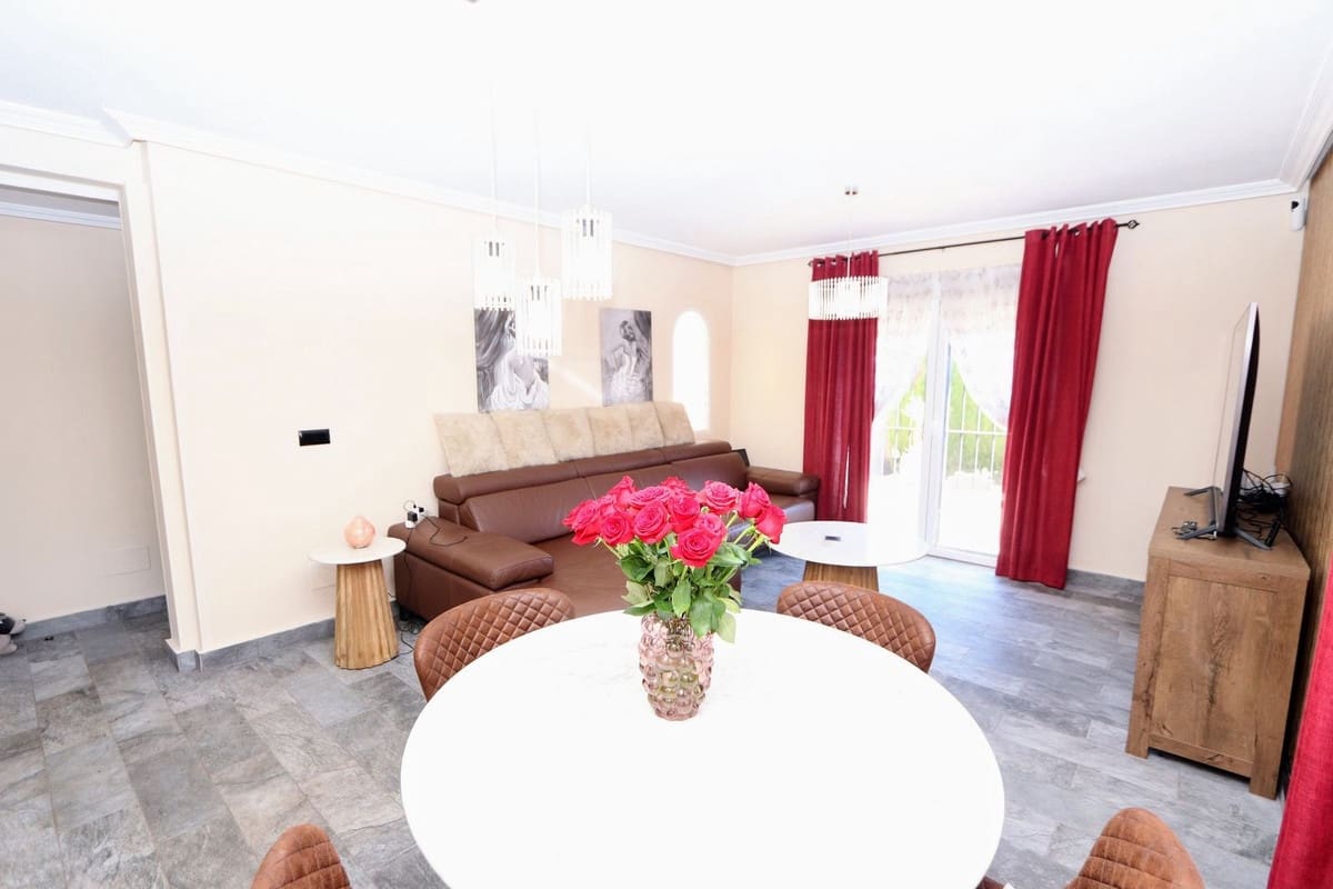 3 makuuhuone Huvila myytävänä paikassa Orihuela Costa mukana uima-altaan - 349 950 € (Ref: 9406486)