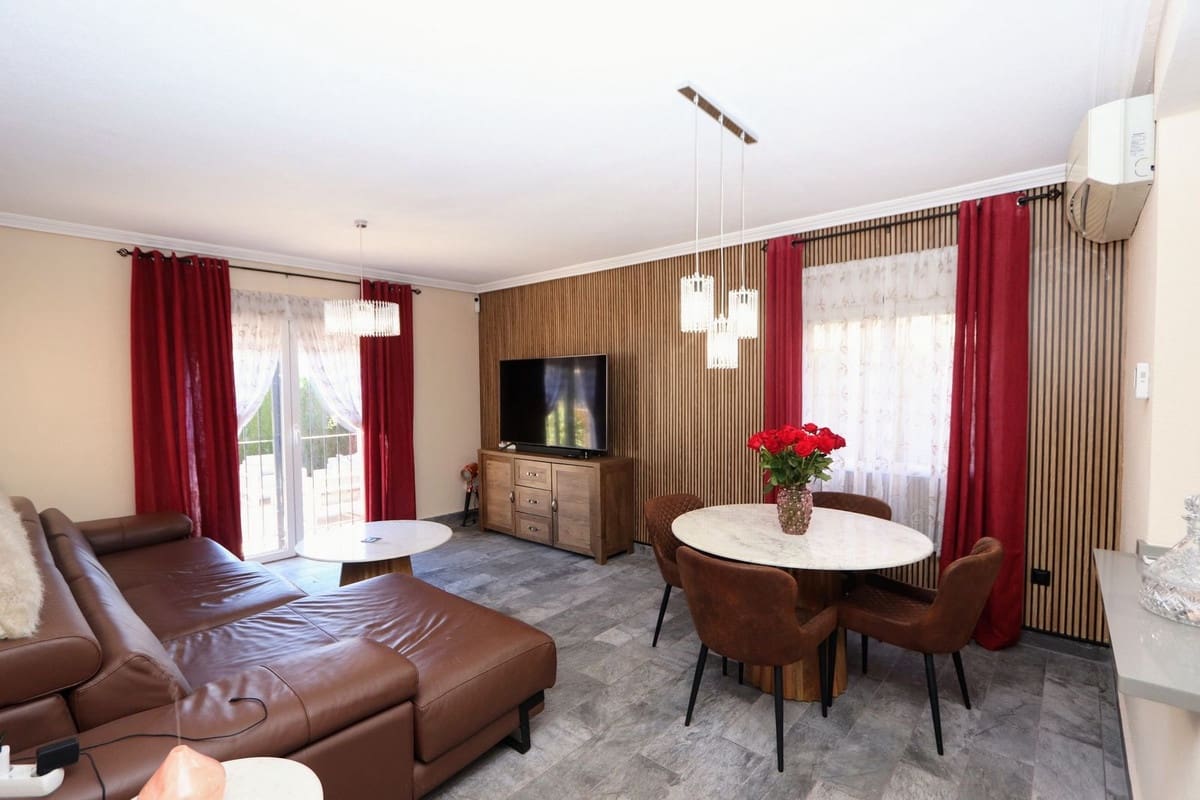 3 makuuhuone Huvila myytävänä paikassa Orihuela Costa mukana uima-altaan - 349 950 € (Ref: 9406486)