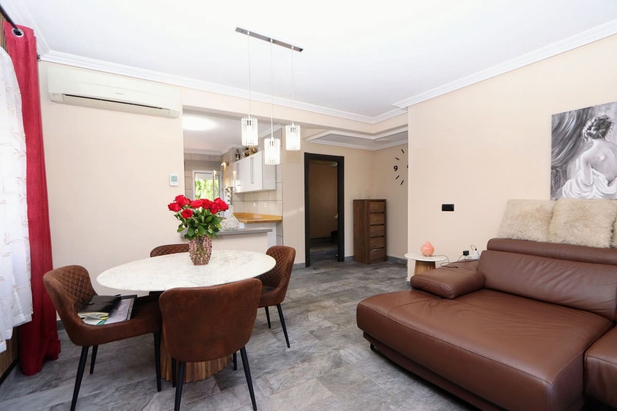 3 makuuhuone Huvila myytävänä paikassa Orihuela Costa mukana uima-altaan - 349 950 € (Ref: 9406486)