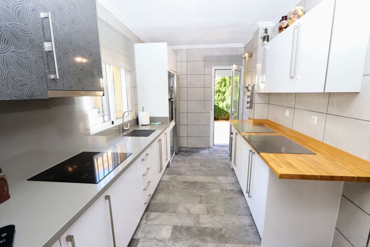 3 makuuhuone Huvila myytävänä paikassa Orihuela Costa mukana uima-altaan - 349 950 € (Ref: 9406486)