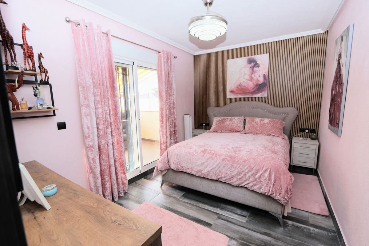 3 makuuhuone Huvila myytävänä paikassa Orihuela Costa mukana uima-altaan - 349 950 € (Ref: 9406486)