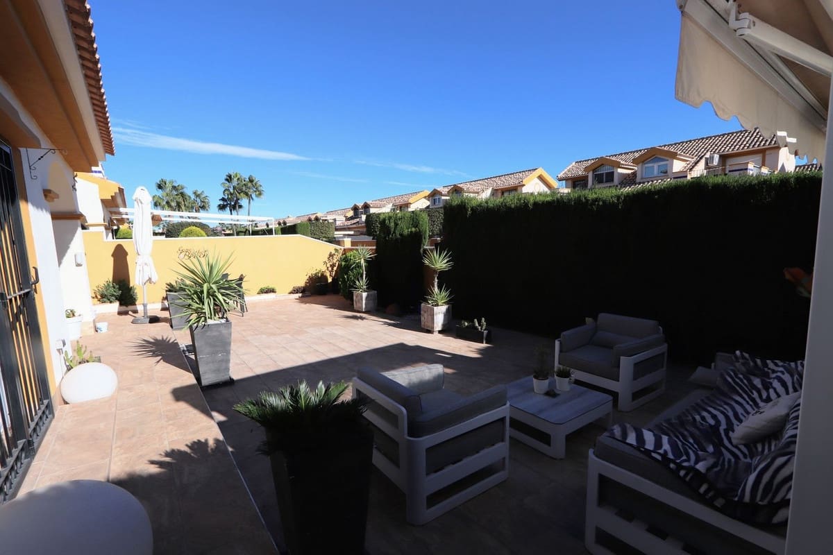 3 makuuhuone Huvila myytävänä paikassa Orihuela Costa mukana uima-altaan - 349 950 € (Ref: 9406486)