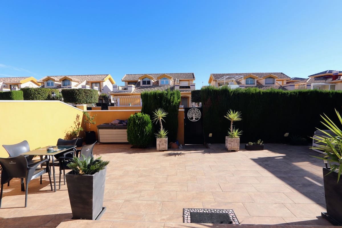 3 makuuhuone Huvila myytävänä paikassa Orihuela Costa mukana uima-altaan - 349 950 € (Ref: 9406486)