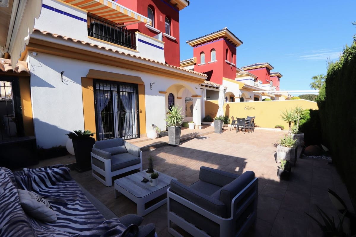 3 makuuhuone Huvila myytävänä paikassa Orihuela Costa mukana uima-altaan - 349 950 € (Ref: 9406486)