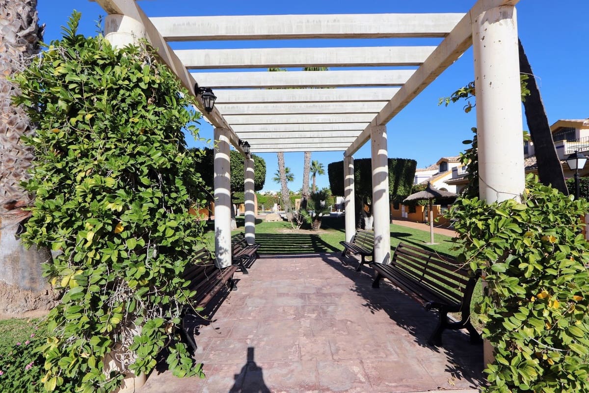 3 makuuhuone Huvila myytävänä paikassa Orihuela Costa mukana uima-altaan - 349 950 € (Ref: 9406486)