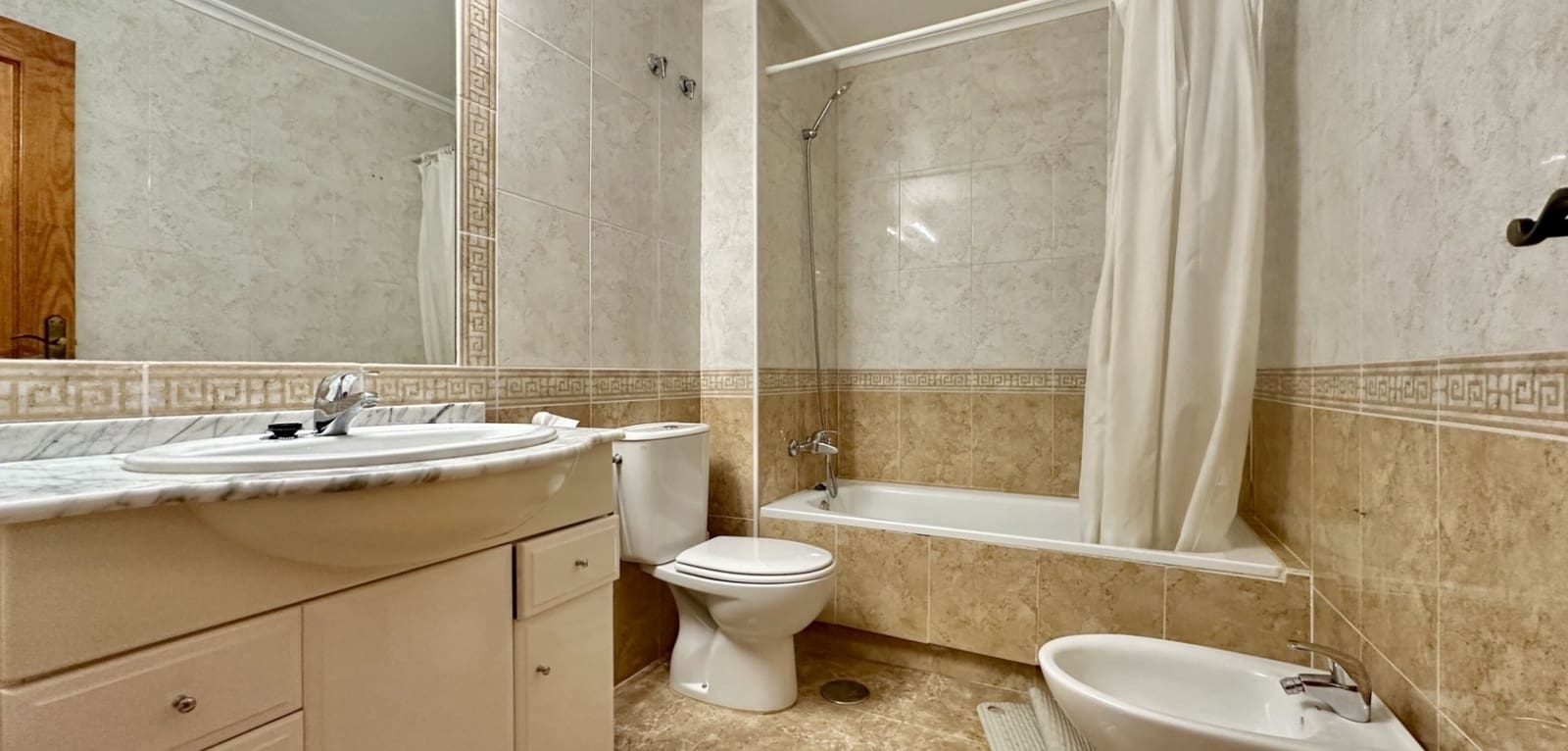 2 soveværelse Lejlighed til salg i Orihuela Costa med swimmingpool garage - € 185.000 (Ref: 9407976)