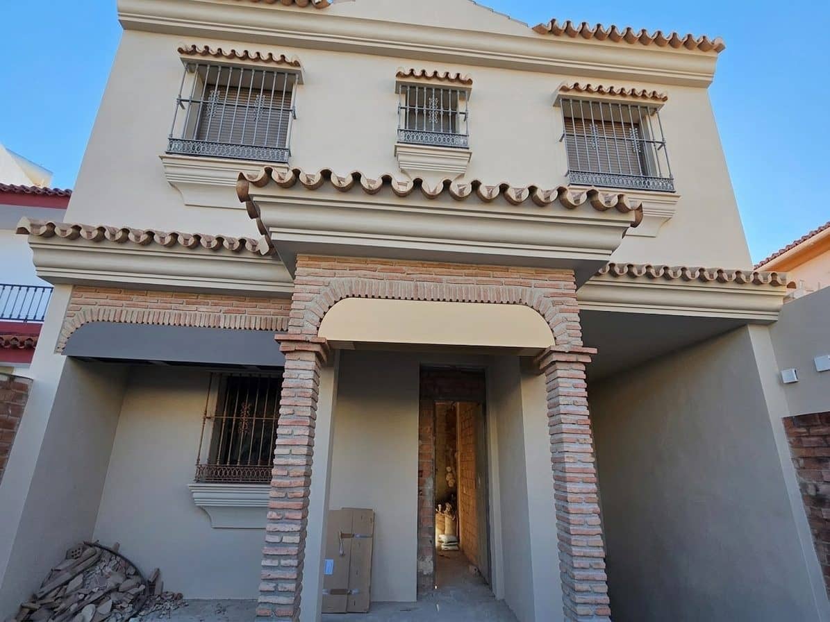 5 soverom Villa til salgs i Fuengirola med garasje - € 530 000 (Ref: 9409263)
