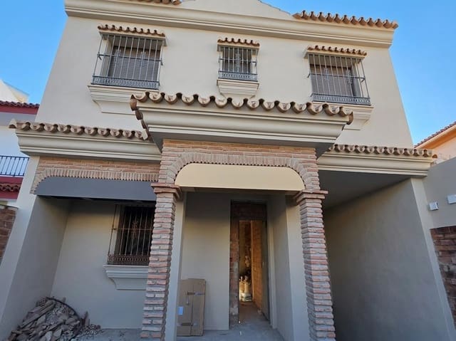 5 slaapkamer Huis te koop in Los Boliches , Fuengirola met zwembad garage - € 530.000 (Ref: 9409263)