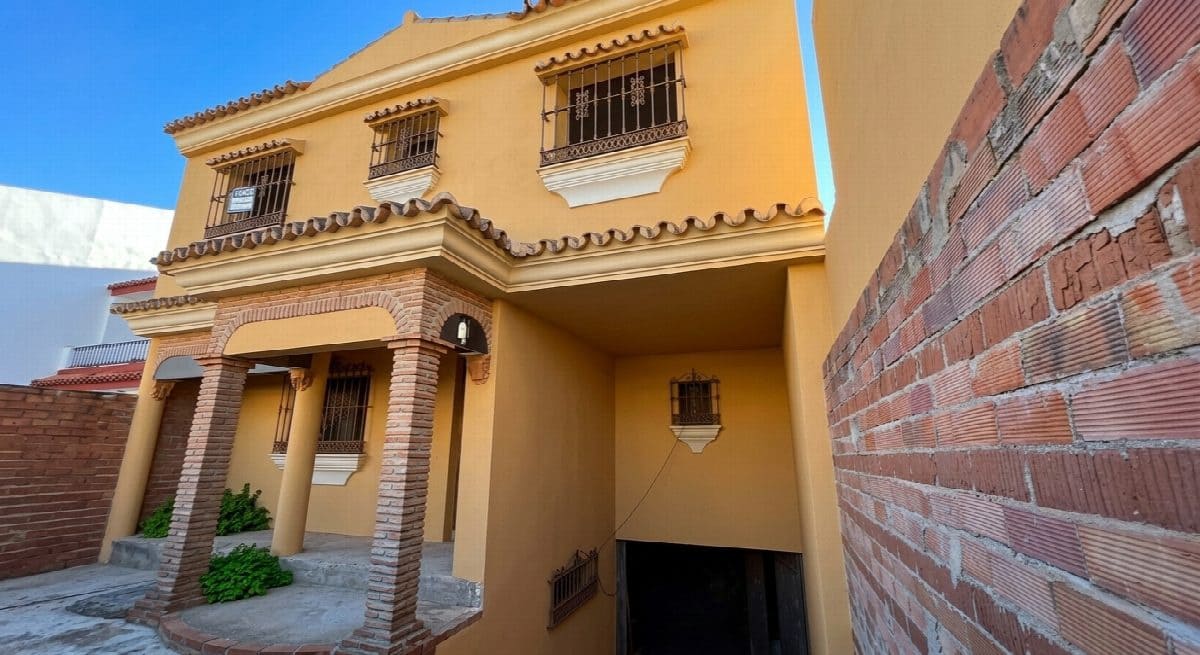 5 soverom Villa til salgs i Fuengirola med garasje - € 530 000 (Ref: 9409263)