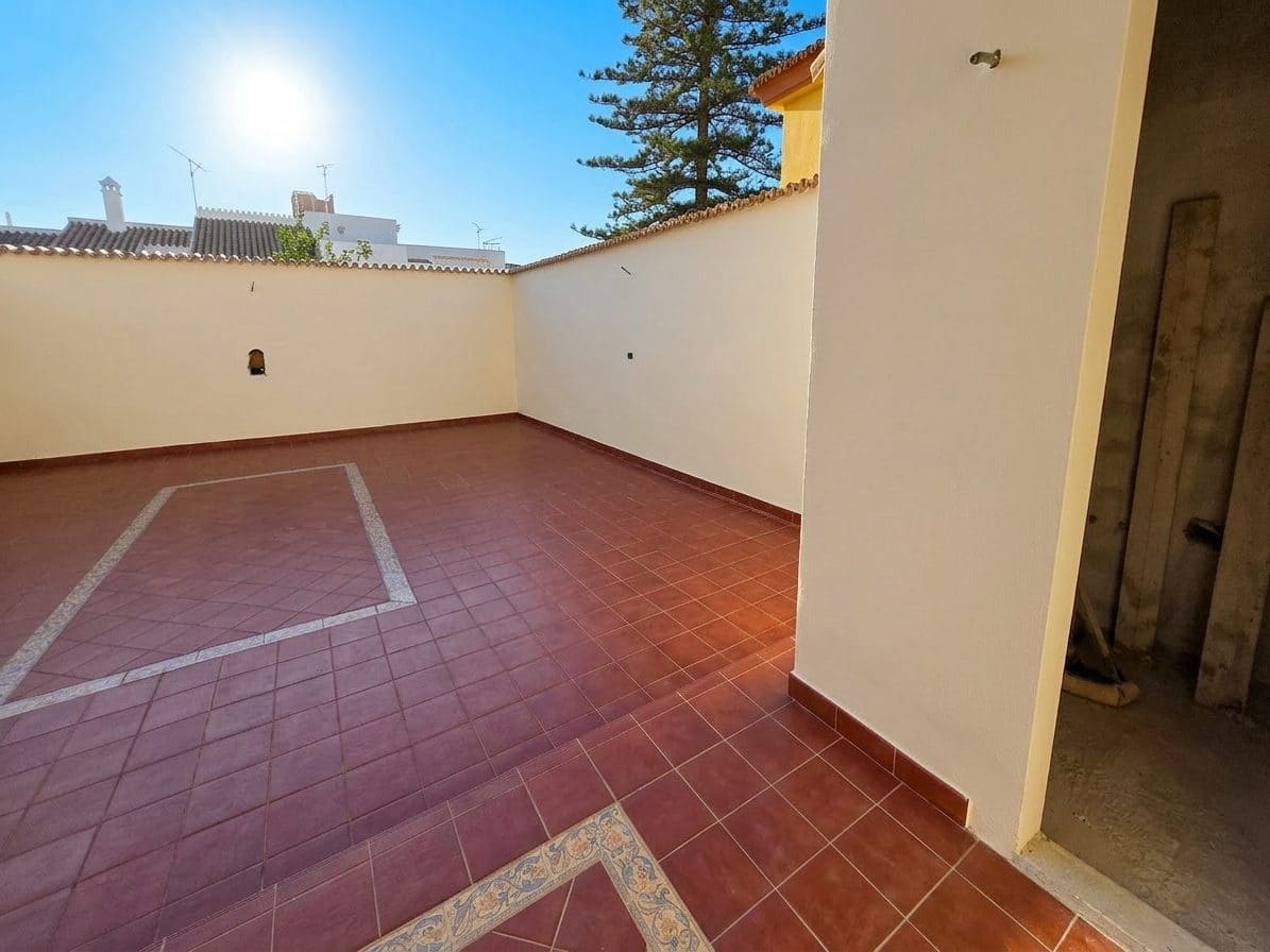 5 soverom Villa til salgs i Fuengirola med garasje - € 530 000 (Ref: 9409263)