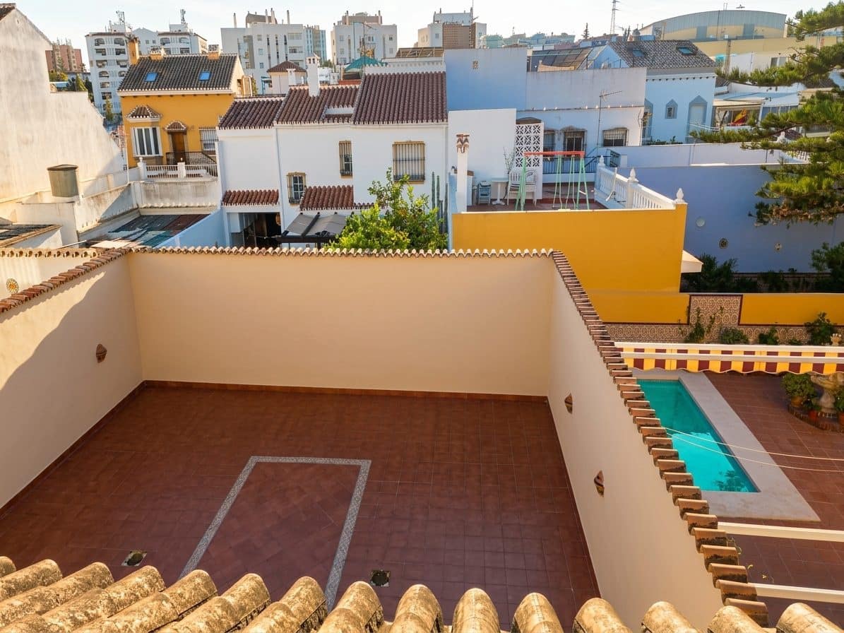 5 soverom Villa til salgs i Fuengirola med garasje - € 530 000 (Ref: 9409263)