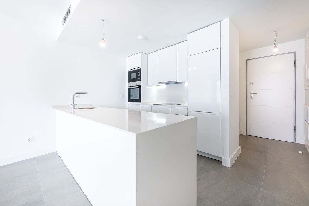 2 soverom Leilighet til salgs i Manilva med svømmebasseng garasje - € 390 000 (Ref: 9410851)