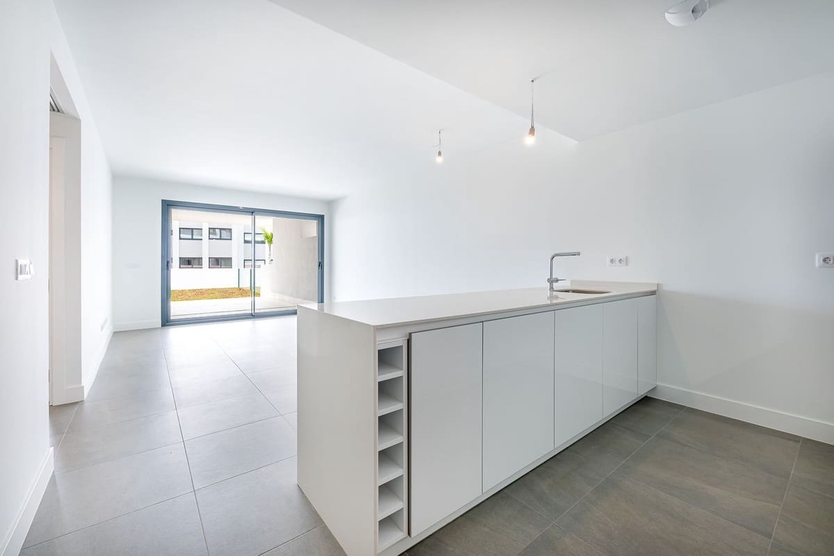 2 soverom Leilighet til salgs i Manilva med svømmebasseng garasje - € 390 000 (Ref: 9410851)