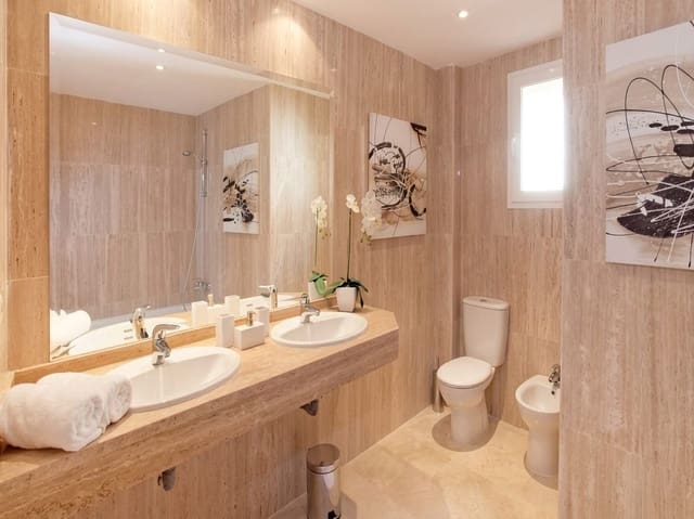 3 bedroom Apartment for sale in Torremolinos with pool - € 460,000 (Ref: 9410852)
