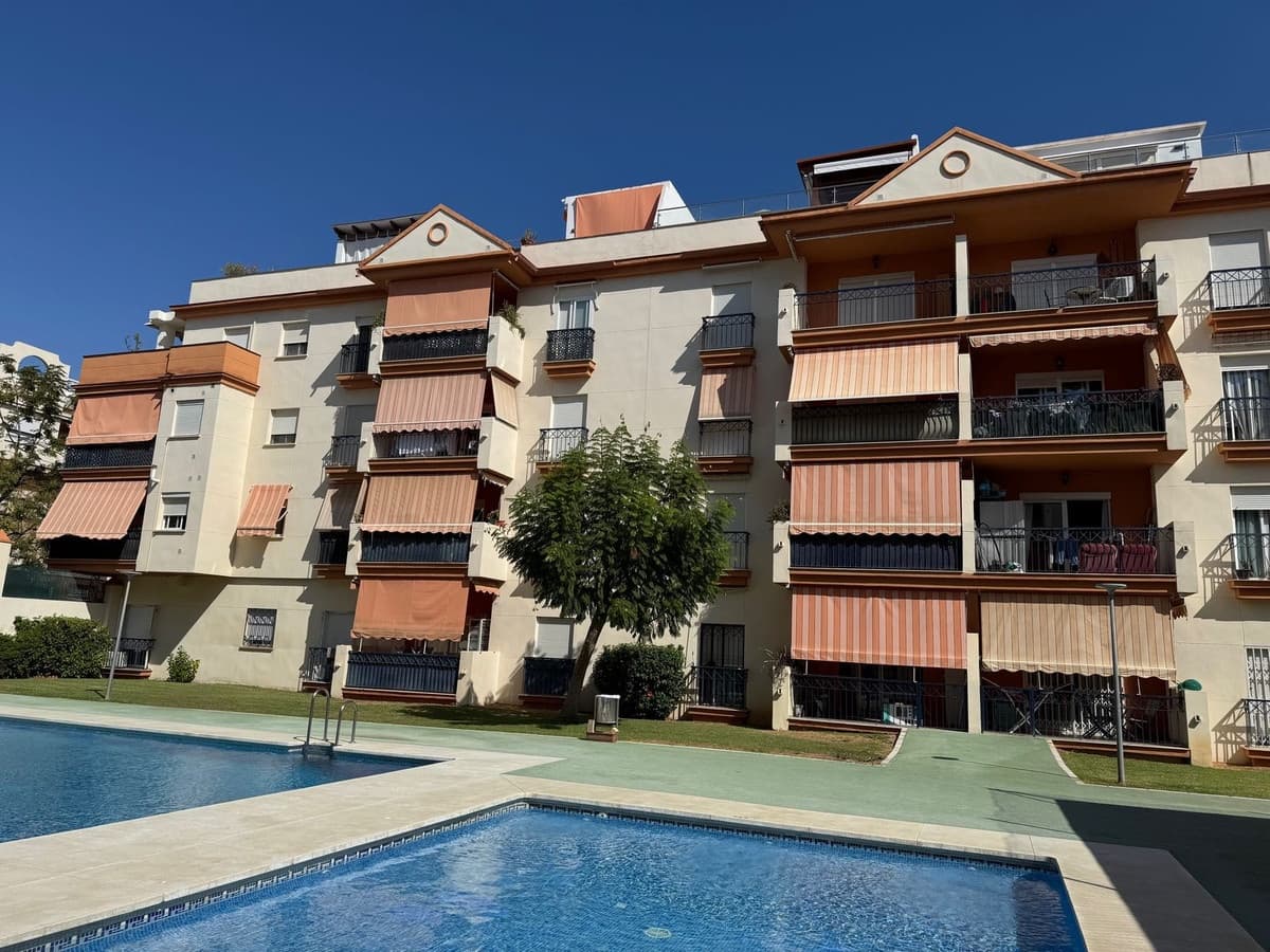 4 soveværelse Lejlighed til salg i Estepona med swimmingpool garage - € 695.000 (Ref: 9410857)