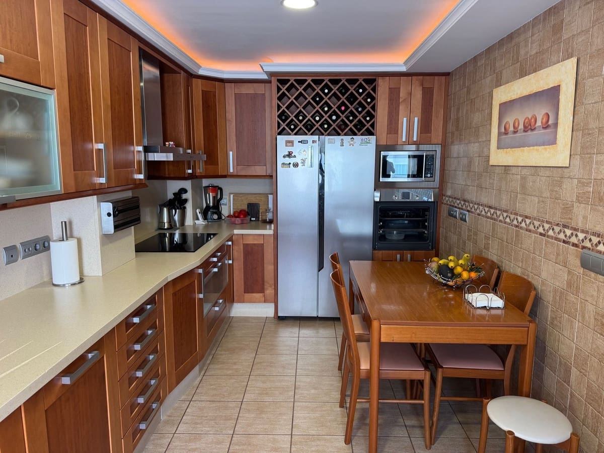 4 soveværelse Lejlighed til salg i Estepona med swimmingpool garage - € 695.000 (Ref: 9410857)