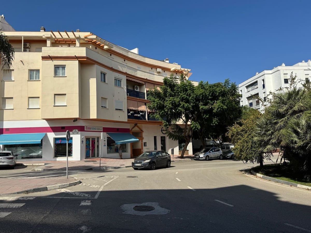 4 soveværelse Lejlighed til salg i Estepona med swimmingpool garage - € 695.000 (Ref: 9410857)